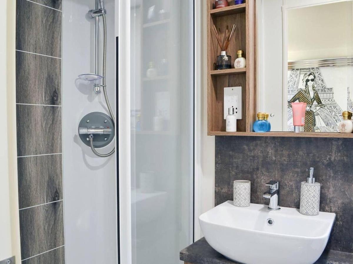 Luxury Boutique Style Lodge With Hot Tub Bridlington Eksteriør billede